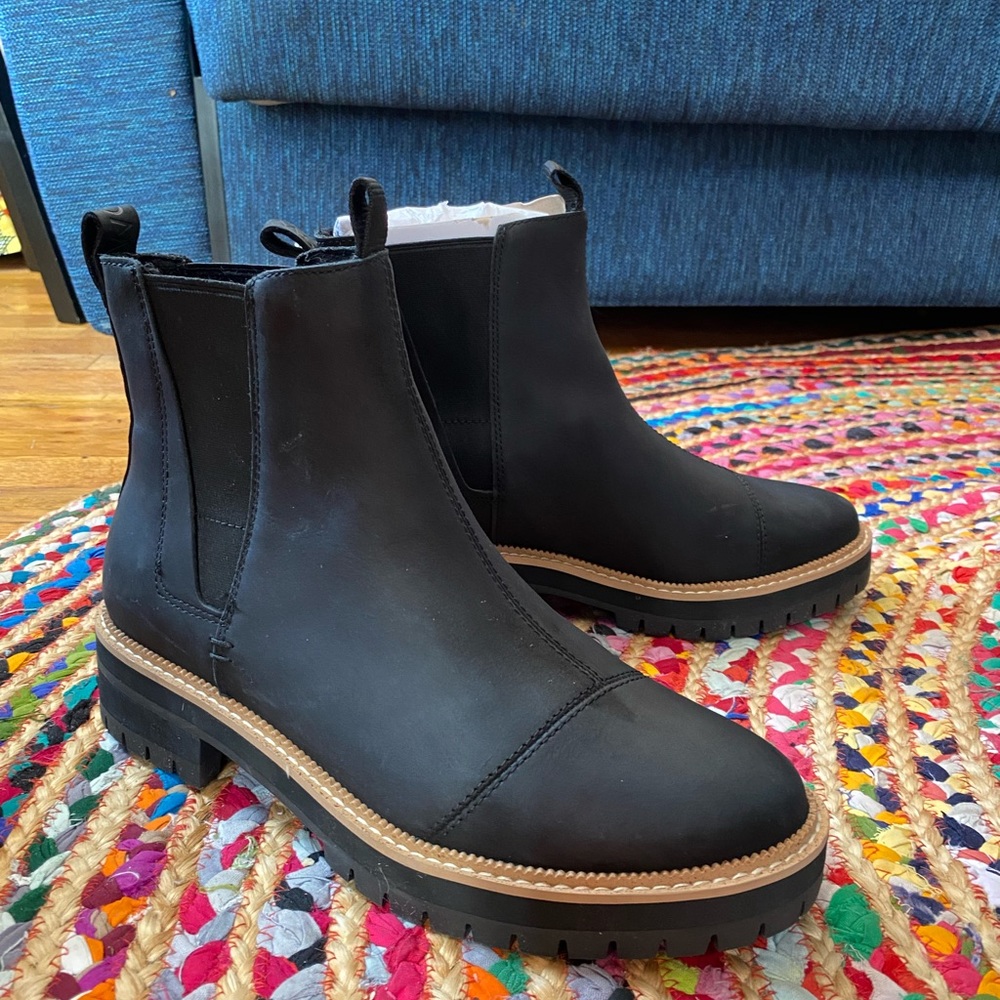 TOMS Dakota Chelsea Boots
